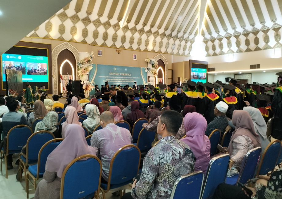 Wisuda Poltekkes Kemenkes Mataram 2023/2024
